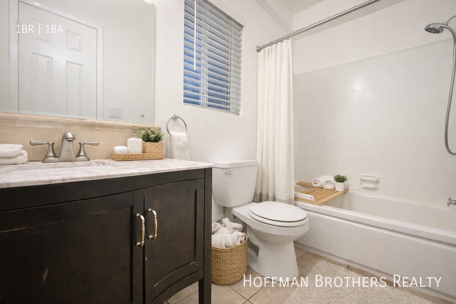 Photo - 10839 Morrison St Unidad 3