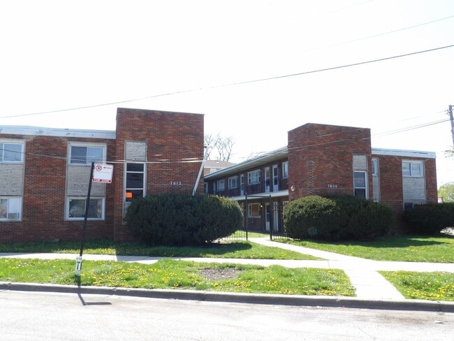 7806-7812 S Troy