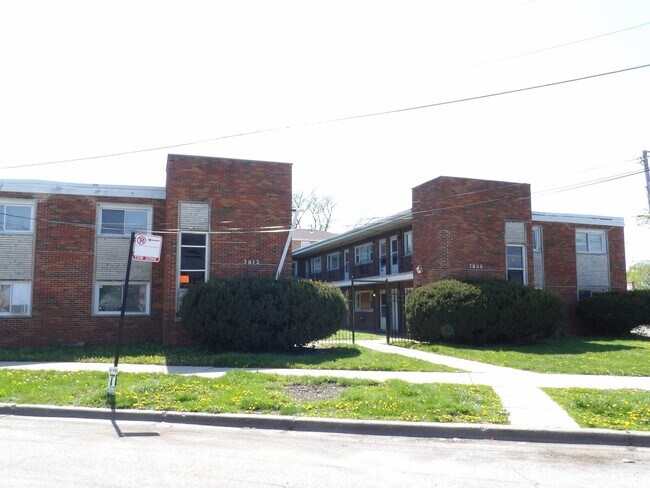 Photo - 7812 S Troy St