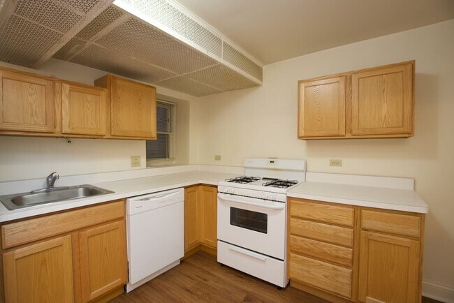 Photo - 635 W Wellington Ave Unit J08P
