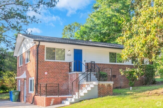 Building Photo - Your home awaits!