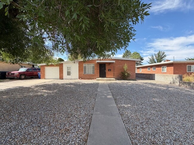 4712 Palo Duro Ave NE