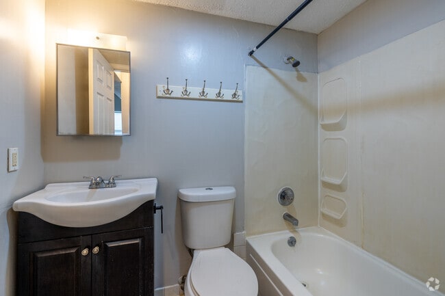 1BR, 1BA - 650 SF
