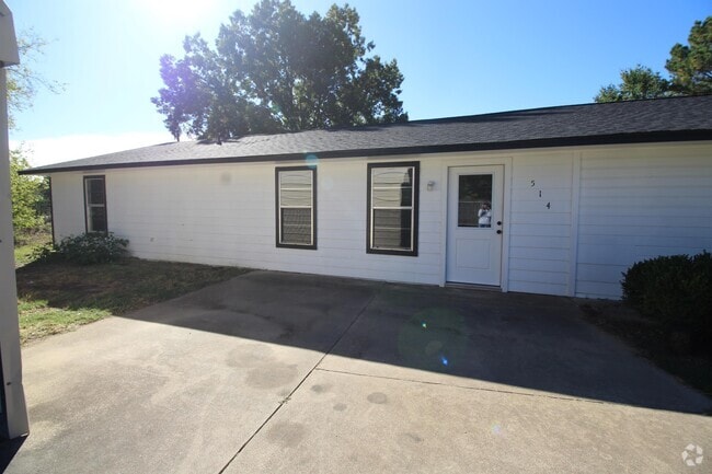 Building Photo - 510 Bradburn Rd Rental