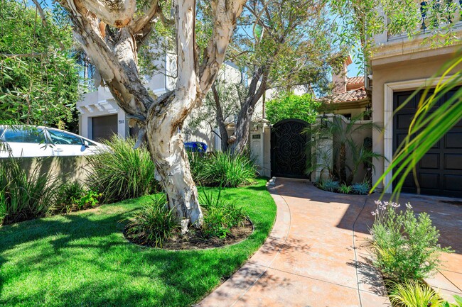 Photo - 1554 Mathews Ave