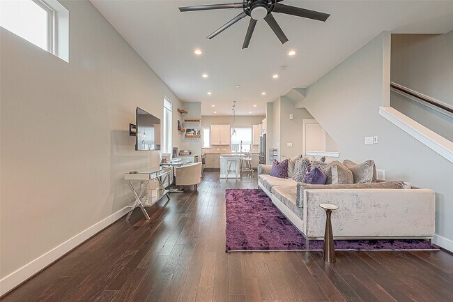 Photo - 712 Clark St