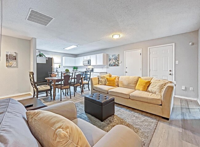 Photo - 1532 Golden Grass Dr