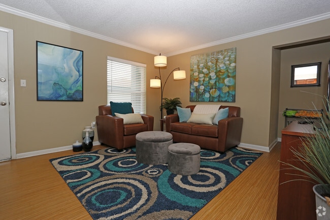 2BR, 2BA - 800 SF B1 - Living - U Lake