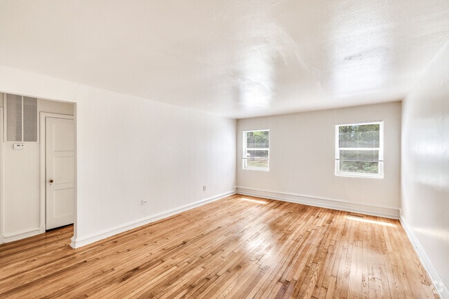 Layfette / Dogwood - 2BR, 1BA - 875SF - Living Room