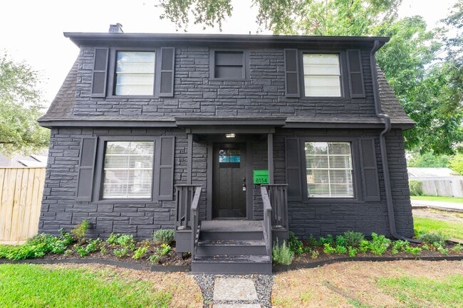 Photo - 8134 Niles St