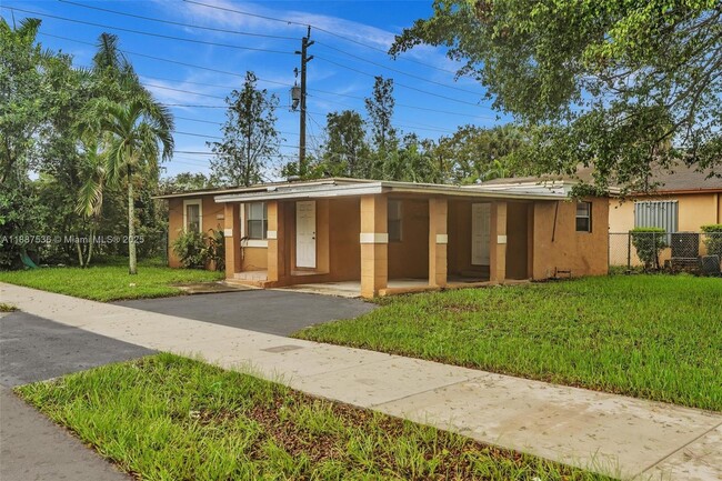 Photo - 2800 NW 6th Ct
