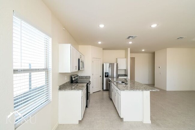 Photo - 35579 W San Capistrano Ave