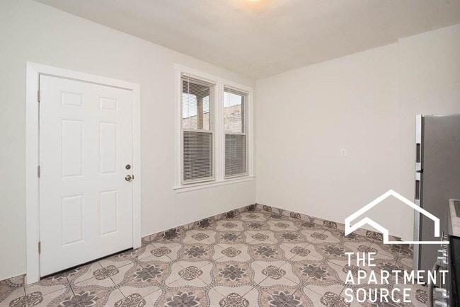 1255 N Harding Ave Unit 2S
