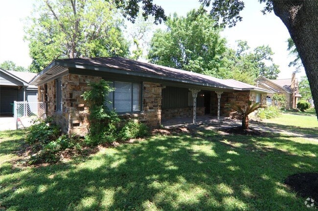 Building Photo - 507 Fairbanks St Rental