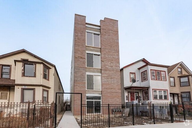 Building Photo - 3 bedroom in Chicago IL 60647 Unit 4 Rental