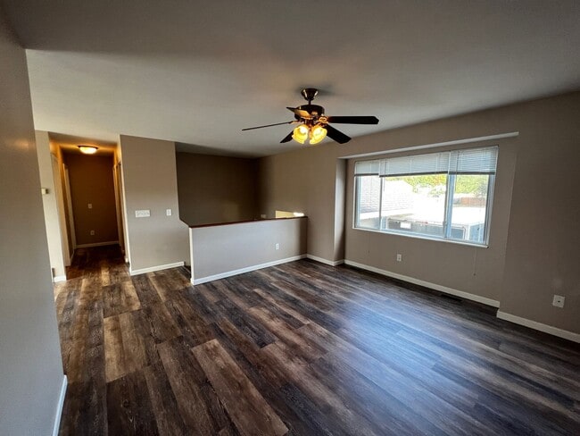 Photo - Bright & Beautiful 3-Bedroom Spacious, Mov...