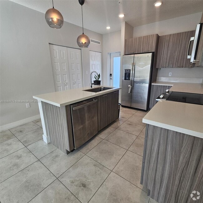 Building Photo - 4636 NW 84th Ave Unit 39 Rental