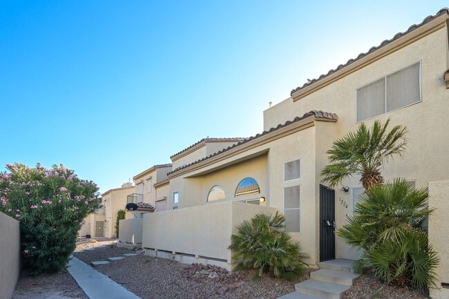 SE!! Townhouse!! 2 Bed 2 Bath 2 car Garage... - SE!! Townhouse!! 2 Bed 2 Bath 2 car Garage...