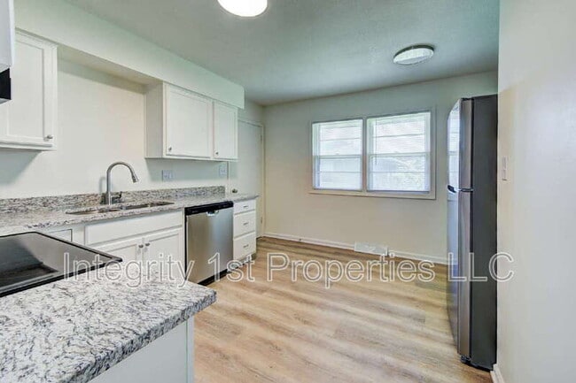 Photo - 9002 Bayless Rd