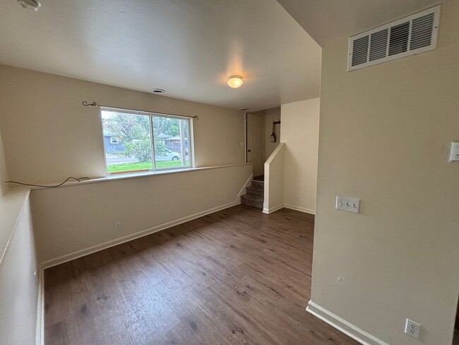 Building Photo - 1804 S 6th St W Unit #C
