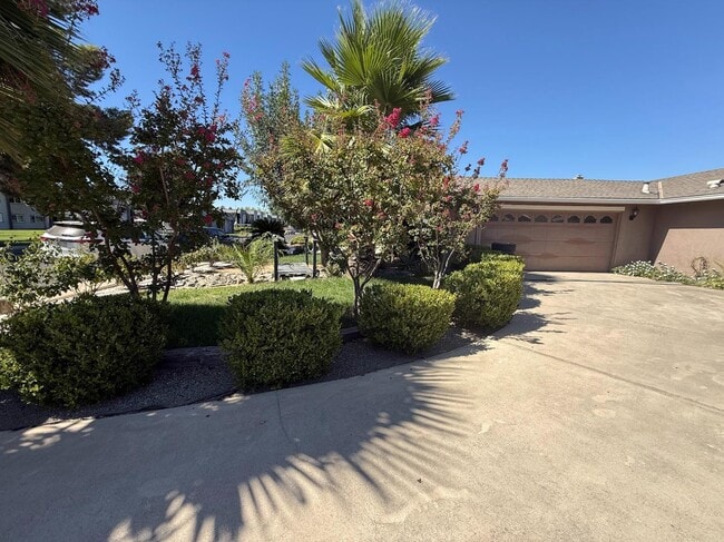 Photo - 942 Eaton Ave