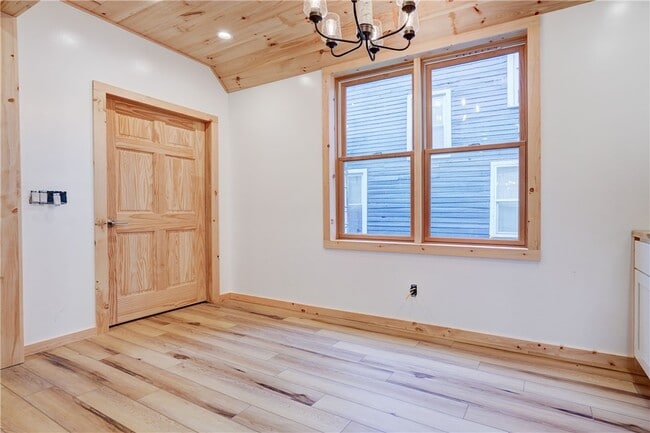 Photo - 413 Caroline St