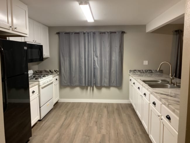 Photo - 815 Live Oak St