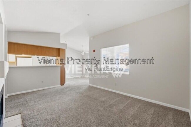 Photo - 885 Halidon Way