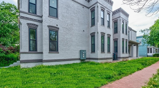 Photo - 824 I St NE Unit 1