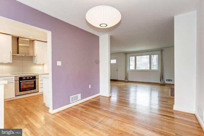 Photo - 9718 Holmhurst Rd