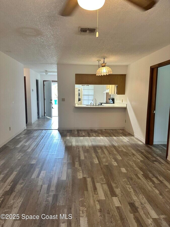 Photo - 1610 Santos St SE