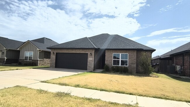 1215 Sierra Ln