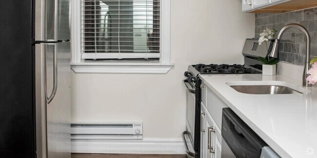 Building Photo - 2133 W Giddings St Rental