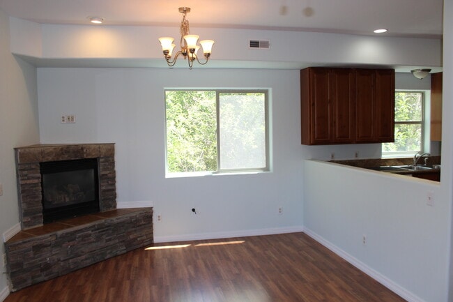 Photo - 371 S 8th St
