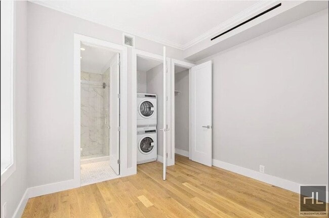 Renovated Cozy 1 bed 1 bath with washer and dryer. / WEST 76 STREET