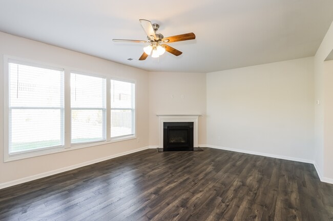 Photo - 875 Delta Ln