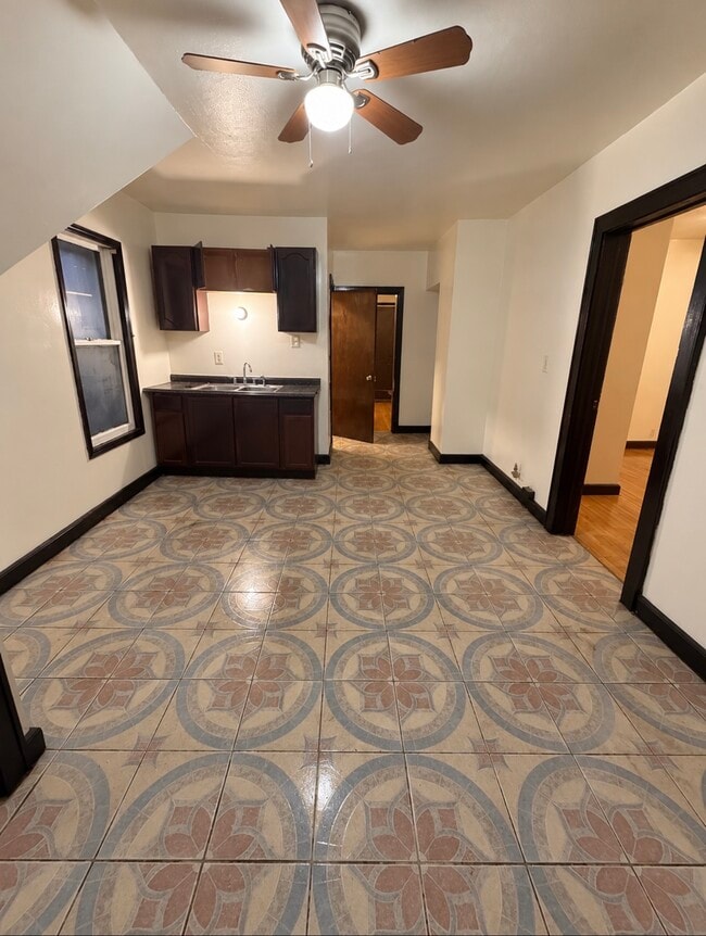 Building Photo - 2512A N 35th St Unit Upper