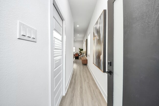 Photo - 8533 Amadwe St