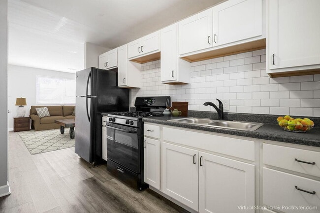 Building Photo - 474 Elsmere St Unit A