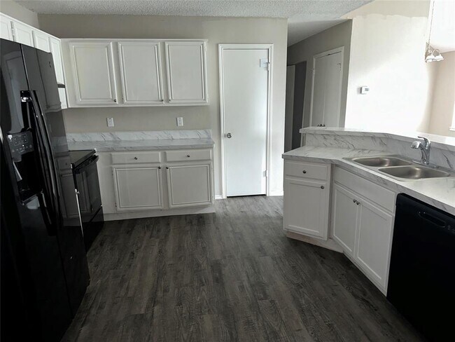 Photo - 4307 Scarsdale Ln