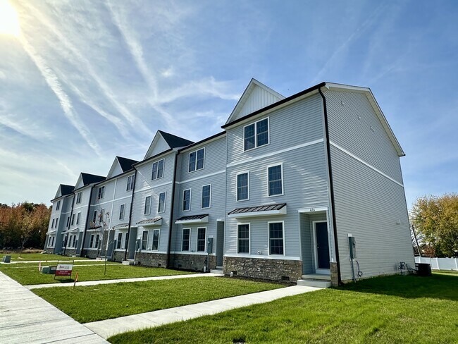 Photo - 226 Rojan Rd