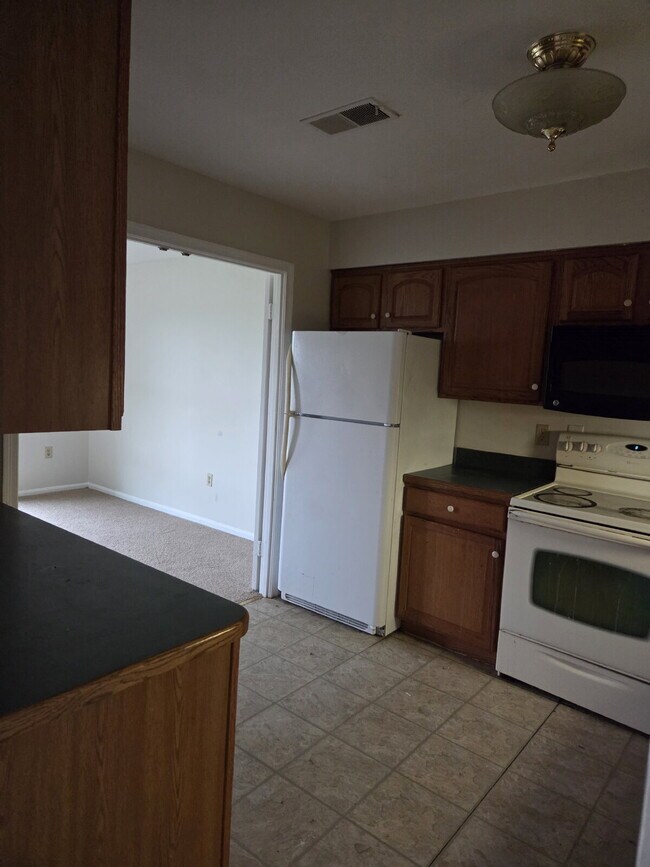 Photo - "Charming 2-Bedroom Condo Retreat in the Heart of Hagerstown!" Unidad 302