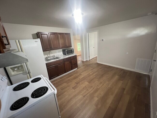 Photo - 828 W Scott Ave