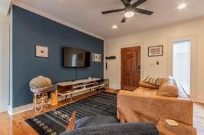 2415 Durwood St