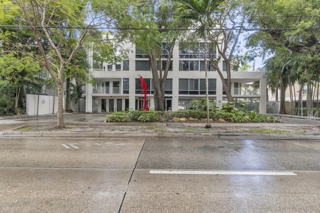 Building Photo - 2100 Brickell Ave Unit 305
