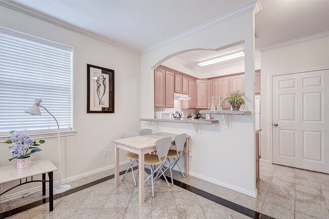 Building Photo - 9400 Bellaire Blvd Unit 202