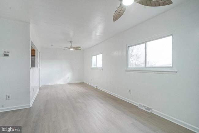 Photo - 220 College Dr