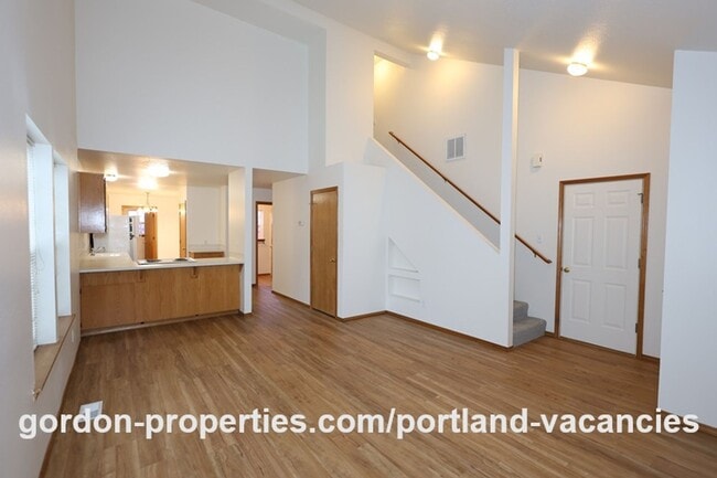 Photo - SE Knapp Circle - 3 bedroom duplex with attached single car garage Unidad 10736