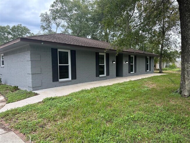 Photo - 228 Oak Manor Dr