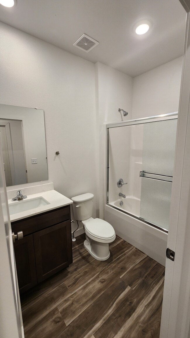 Photo - 812 E 6th St